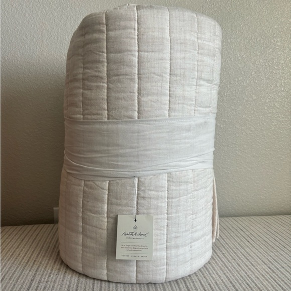 Hearth & Hand Other - NWT King Channel Stitch Heathered Quilt Twilight Taupe - Hearth & Hand